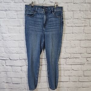 Calvin Klein Jeans Women's Skinny Denim in Classic Blue